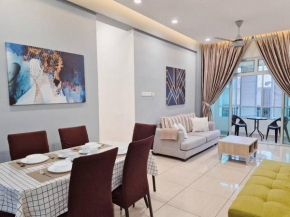 Walking distance to Mount Austin 3 Rooms 6 Pax